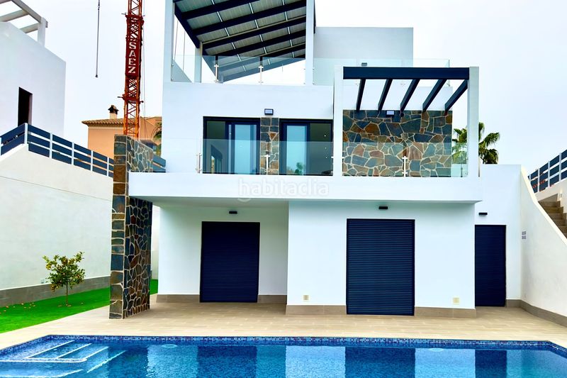 Foto f732a786-5bb8-4f89-b3d2-37a29e2a1d21. Casa a Rojales