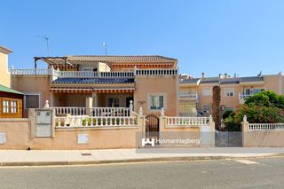 Casa adossada a El Pinar de Campoverde