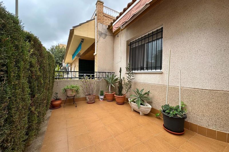 Foto fc333421-cbe9-4517-9d72-40ffa9a3df54. Casa adosada en Centro Alcázares (Los)