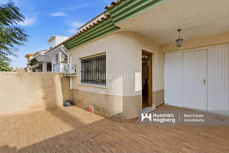 Foto c8cf9d90-d489-42d3-9940-75f547f157ec. Casa adosada en Centro Alcázares (Los)