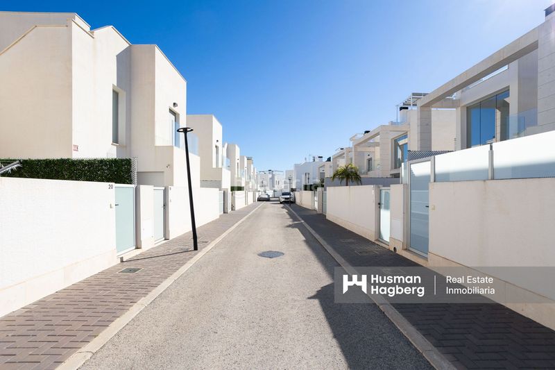 Foto 4a3faeee-a429-45d2-8a70-4b743aa0dde9. Casa a Lomas de Cabo Roig - Los Dolses Orihuela