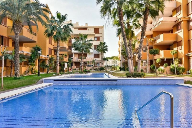 Foto 3df8470f-7b85-473f-8a5a-9239fd3f4314. Apartament a Punta Prima Torrevieja