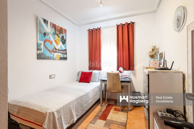 Foto 7b3d8b4f-3cdf-41bf-9df4-a4282a3cbd94. Casa adossada a Montesinos (Los)