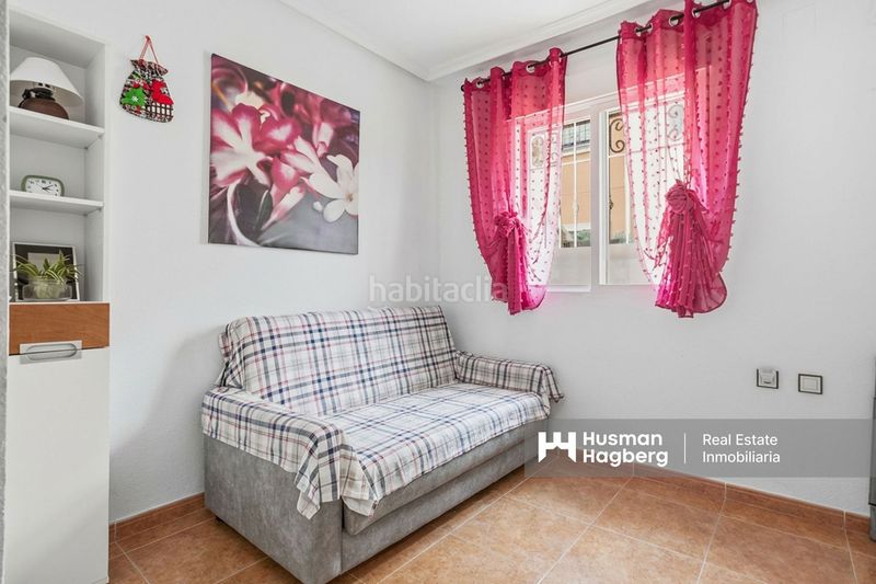 Foto c0016149-cbf1-46d4-82c8-3cc831ed8e9e. Casa adossada a Montesinos (Los)