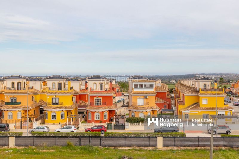 Foto d430c1ff-f195-423f-93bb-6a9ce4bb4362. Casa adossada a Montesinos (Los)