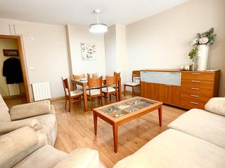 Pis a Mont Olivet. Amplio piso en monteolivete