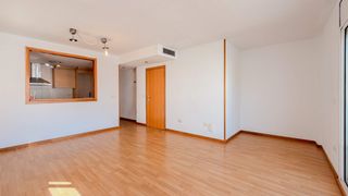 Piso  Calle doctor fleming. Piso todo exterior con solárium privado y parking  cubelles