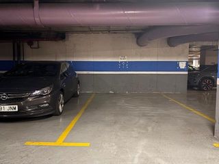 Aparcament cotxe a Avenida FRANCESC MACIA DE 42