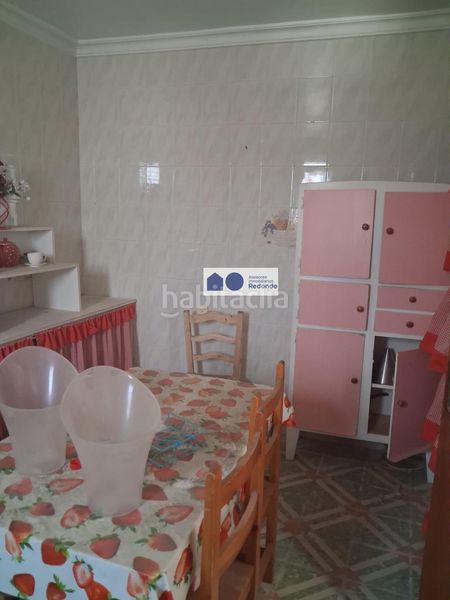 Foto f735ec60-ede4-4184-99ee-5846be183262. Casa amb aparcament a Moguer