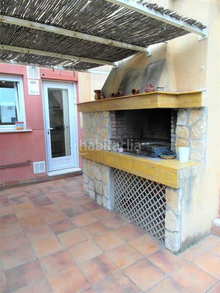 Foto 0357747c-befe-4893-98c5-03c8af8ac752. Casa aparellada amb xemeneia calefacció piscina a Madrid