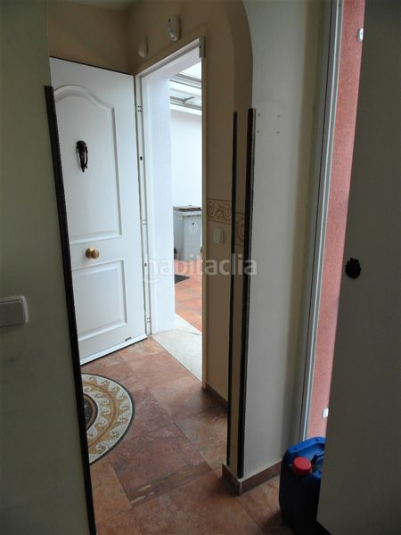 Foto 099b6f43-8898-4daf-8f3d-f4874c0361e5. Casa aparellada amb xemeneia calefacció piscina a Madrid