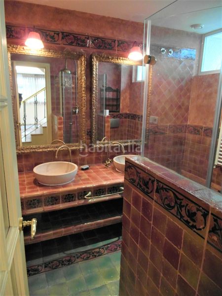 Foto 323d6813-5116-4e44-bea4-c74ca00a3de5. Casa aparellada amb xemeneia calefacció piscina a Madrid
