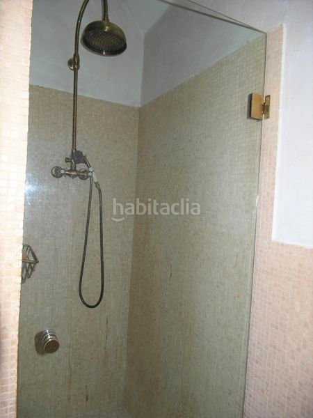 Foto 41e16436-f95a-44bd-9d97-675c22fe19e9. Casa aparellada amb xemeneia calefacció piscina a Madrid