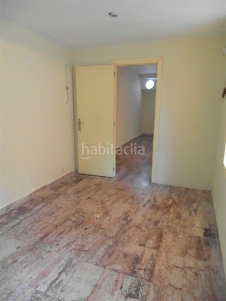 Foto 4596f9fe-09ac-4aab-a14f-684117c45b29. Casa aparellada amb xemeneia calefacció piscina a Madrid