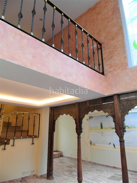 Foto 53d69341-4858-415f-8e92-43632d3b11e6. Casa aparellada amb xemeneia calefacció piscina a Madrid