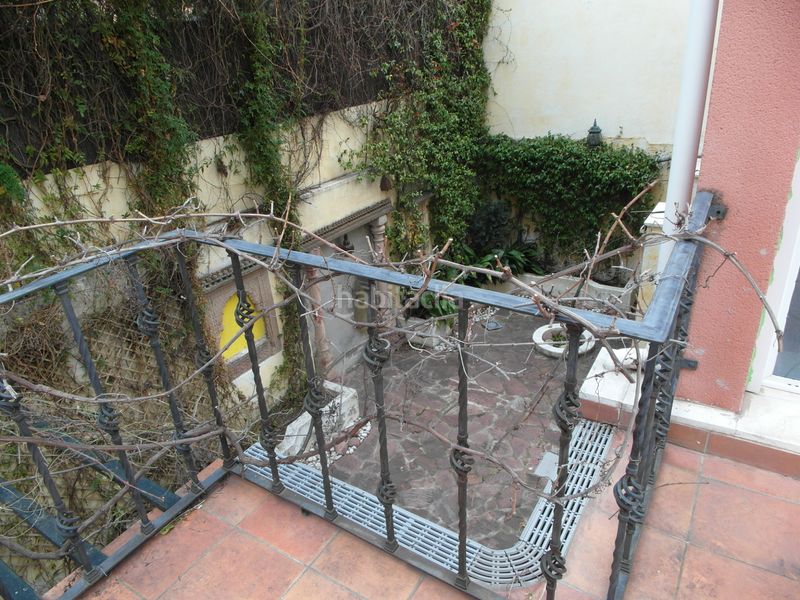 Foto 56d80e25-78f0-4bfd-8c89-e4e9171cf08b. Casa aparellada amb xemeneia calefacció piscina a Madrid