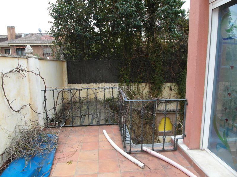 Foto 6d2fe431-b667-4cc9-9568-a831fa102eb6. Casa aparellada amb xemeneia calefacció piscina a Madrid