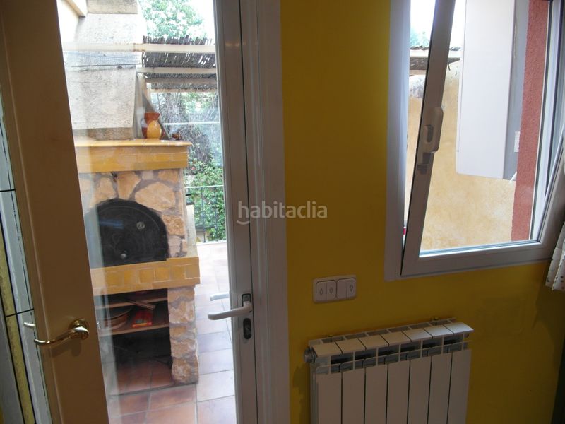 Foto 75cf01b9-8614-4265-a50c-8dab250a16f7. Casa aparellada amb xemeneia calefacció piscina a Madrid