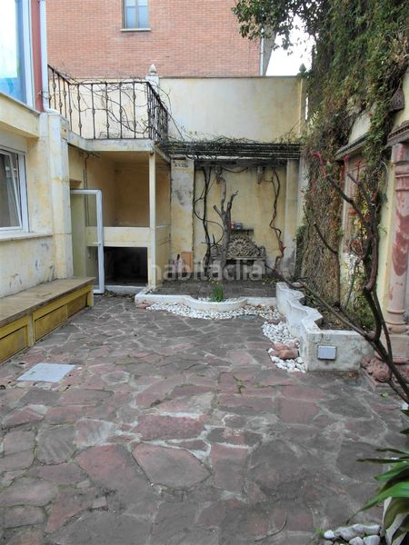 Foto 75e8d428-c8a3-4dd6-bf06-ae3e1439a7b5. Casa aparellada amb xemeneia calefacció piscina a Madrid