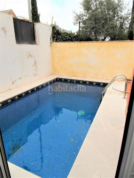 Foto 7b2bfb1a-28be-4245-8f32-dad62d5a7f08. Casa aparellada amb xemeneia calefacció piscina a Madrid
