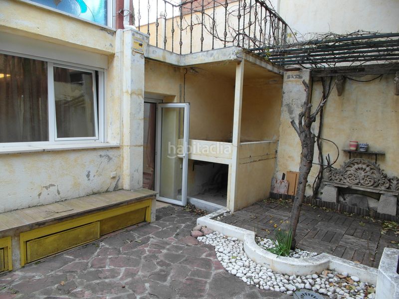 Foto 885c6c45-6d42-432b-9065-8e6dc2af139a. Casa aparellada amb xemeneia calefacció piscina a Madrid