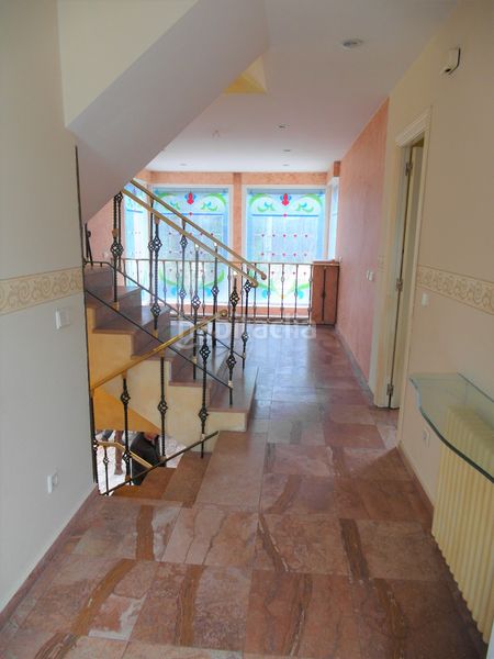 Foto 90b97507-ab6b-4e80-b676-4338e2fafc5c. Casa aparellada amb xemeneia calefacció piscina a Madrid