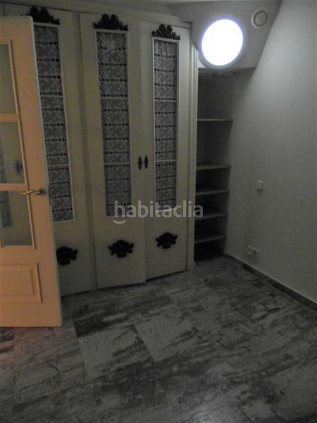 Foto 938b245f-437b-49b5-a105-9f7f1a18777e. Casa aparellada amb xemeneia calefacció piscina a Madrid