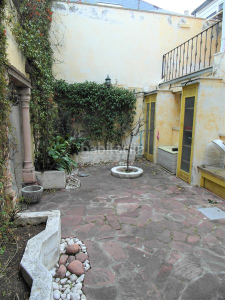 Foto b4116d37-7aaf-456c-b99a-9e00e95bc88b. Casa aparellada amb xemeneia calefacció piscina a Madrid
