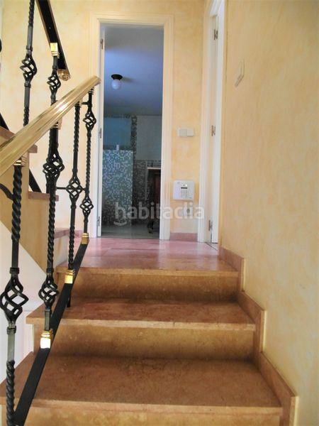Foto b4859ca8-048a-4300-9f48-93228d9778ba. Casa aparellada amb xemeneia calefacció piscina a Madrid