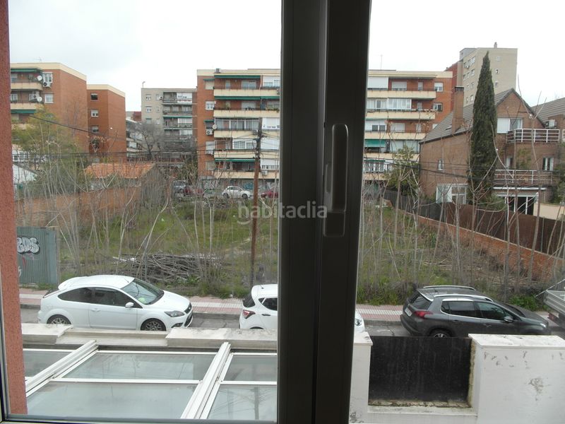 Foto cb08726c-8a7f-433c-ac24-8551623e718c. Casa aparellada amb xemeneia calefacció piscina a Madrid