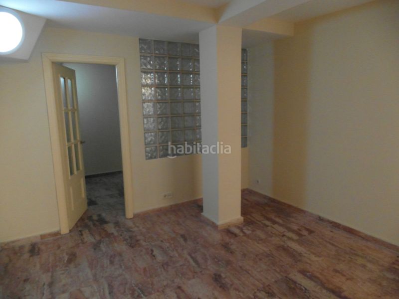 Foto cea52c3d-a992-45b4-81f8-e3930d44d37f. Casa aparellada amb xemeneia calefacció piscina a Madrid