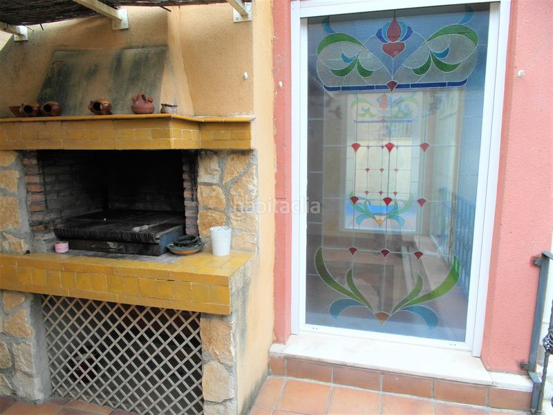 Foto de6595aa-2c16-4860-a5e4-90994e815acf. Casa aparellada amb xemeneia calefacció piscina a Madrid