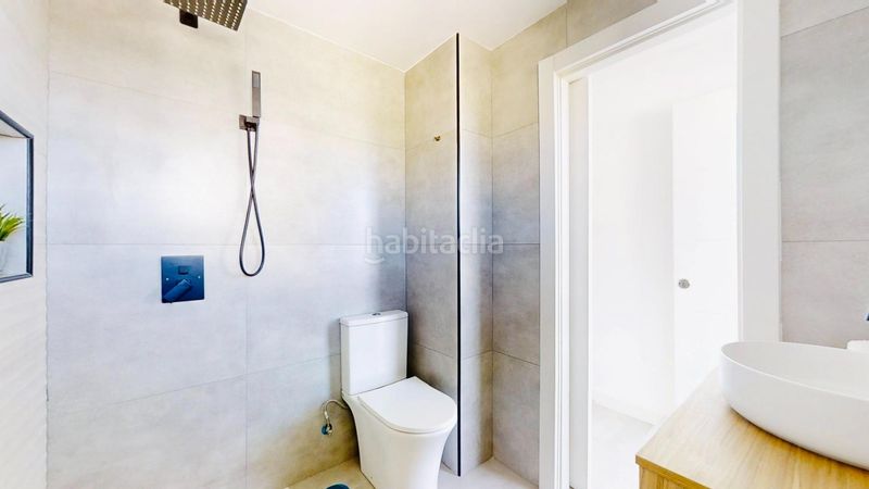 Foto b17e840c-ded8-42e3-be7f-1278f1245905. Estudi a avenida inglaterra 81 a Los Europeos Torrevieja