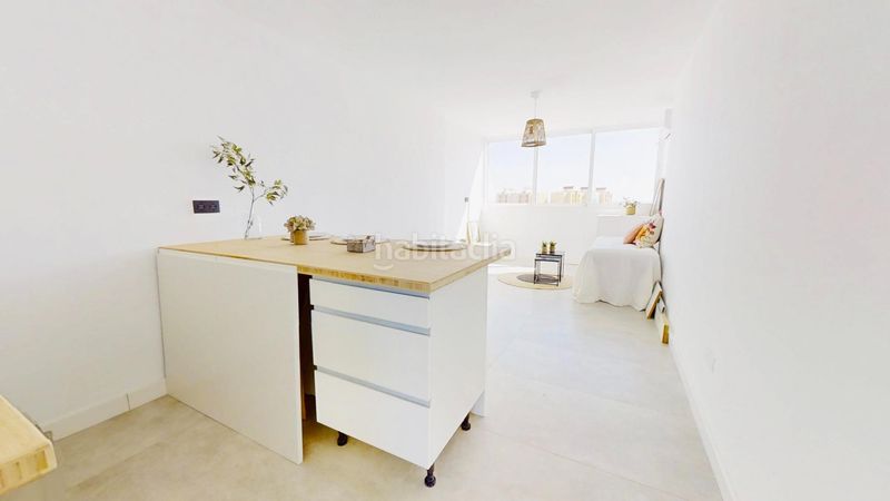 Foto f606024e-b7fe-400b-97e9-7c58d3498d6a. Estudi a avenida inglaterra 81 a Los Europeos Torrevieja