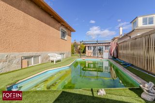 Xalet  Calle rio genil. Encantador chalet en torrejon del rey con piscina y amplios espa