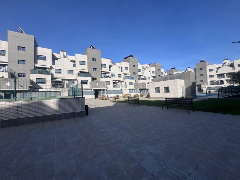 Foto 4e934f03-793b-4c36-8121-3a70d135543c. Pis amb calefacció aparcament piscina a Yebes - valdeluz Yebes