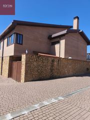 Towny house in Yebes - Valdeluz. Exclusivo chalet pareado de esquina en valdeluz luz, confort y c