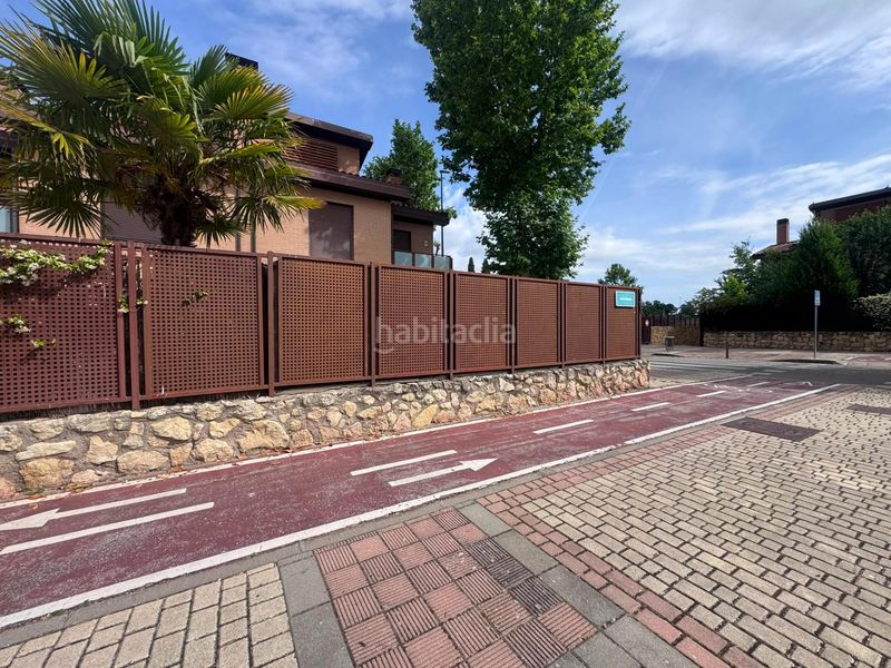 Foto 5a4aba03-9c0e-4b57-8a0d-84dfd284fae1. Casa aparellada amb calefacció aparcament piscina a Yebes