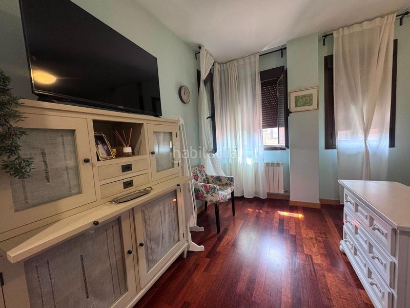 Foto e6465d2d-3ab4-4790-86d5-626695777924. Casa aparellada amb calefacció aparcament piscina a Yebes