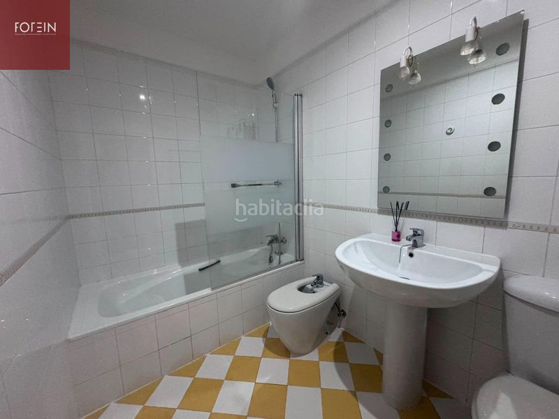 Foto 4c17614f-2713-4171-ac89-453ca48d76b9. Casa adossada amb calefacció aparcament a Alovera