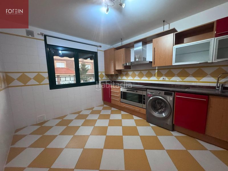 Foto 4caae206-c8e6-493a-97f5-77dc7e200a92. Casa adossada amb calefacció aparcament a Alovera