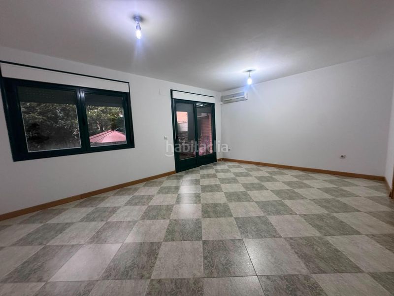 Foto c0013786-ea5c-4496-8d6b-bf0b12793227. Casa adossada amb calefacció aparcament a Alovera