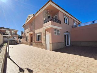 Chalet in Sierra Helada. Precioso amplio chalet con 4 dormitorios y parcela privada 279 m