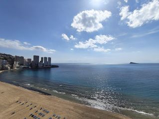 Studio à Playa Levante. Reformado estudio con vistas magnificas al mar en 1 linea playa
