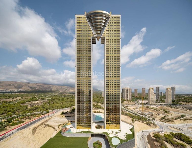 Foto 45778f49-b1f3-4fa4-a171-49d85d0bd03a. Apartament amb calefacció aparcament piscina a Playa Poniente Benidorm