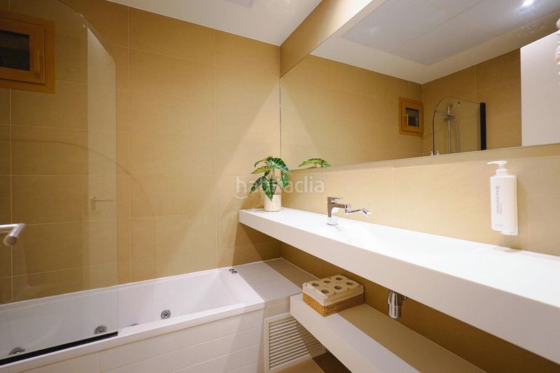 Foto 54f7fe22-c03b-47a0-8e54-2a738594a29e. Apartament amb calefacció aparcament piscina a Playa Poniente Benidorm