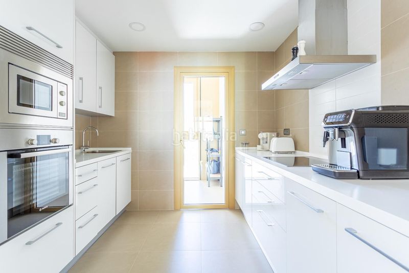 Foto b5be624a-069b-4184-8d85-54365c89df43. Apartament amb aparcament a Playa Poniente Benidorm