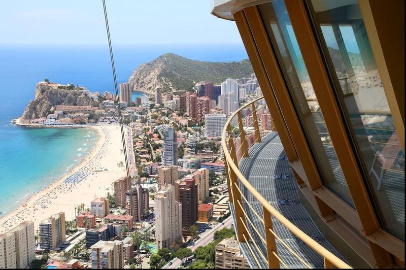 Foto f938e562-992e-4764-8d91-be6f6daf46d0. Apartament amb aparcament a Playa Poniente Benidorm
