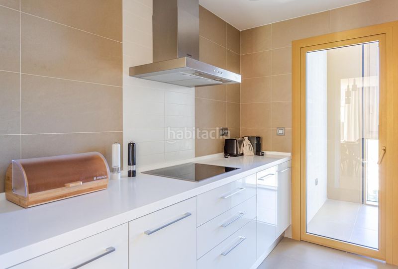 Foto 610fbfbf-568a-4ae5-8a90-d364bfc17486. Apartament amb aparcament a Playa Poniente Benidorm