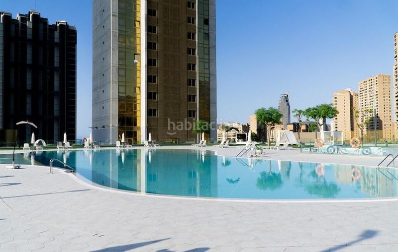 Foto c665170f-c2a3-4bdf-a390-f59a0fc41c58. Apartament amb aparcament a Playa Poniente Benidorm